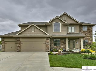 19914 Dewey Ave, Elkhorn, NE 68022