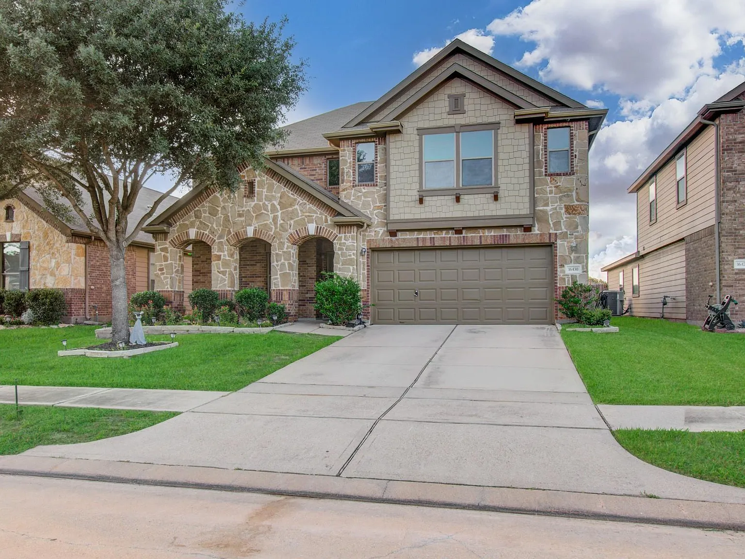 4 bed, 2.5 bath, 3353 sqft, $3,100 — Photo 3