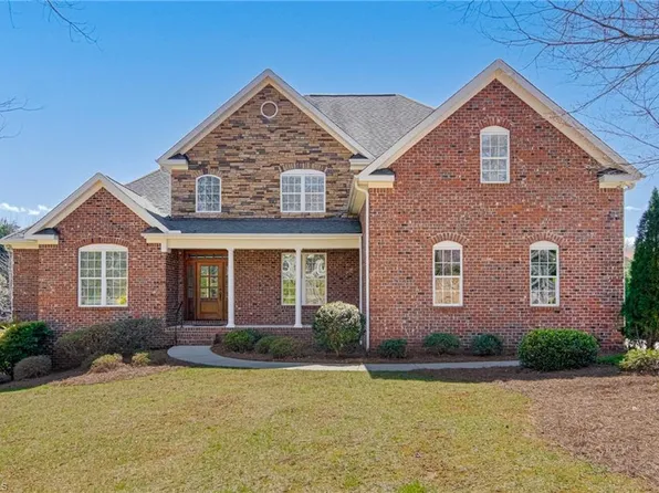 8299 Denver Downs Dr, Oak Ridge, NC 27310