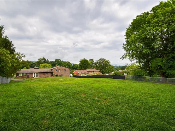 2779 Hillbrook Dr, Roanoke, VA 24018