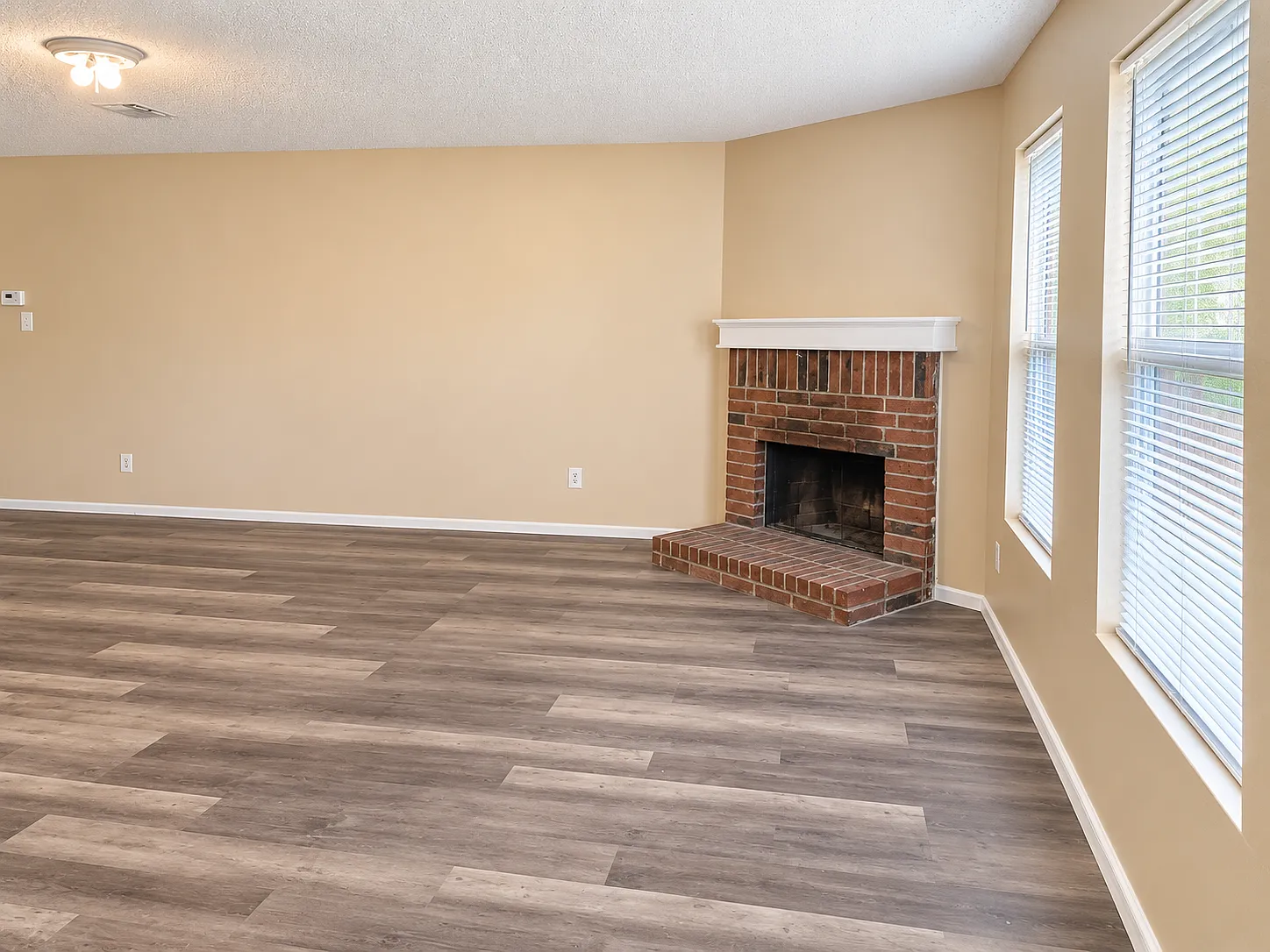 3 bed, 1555 sqft, $1,995 — Photo 3