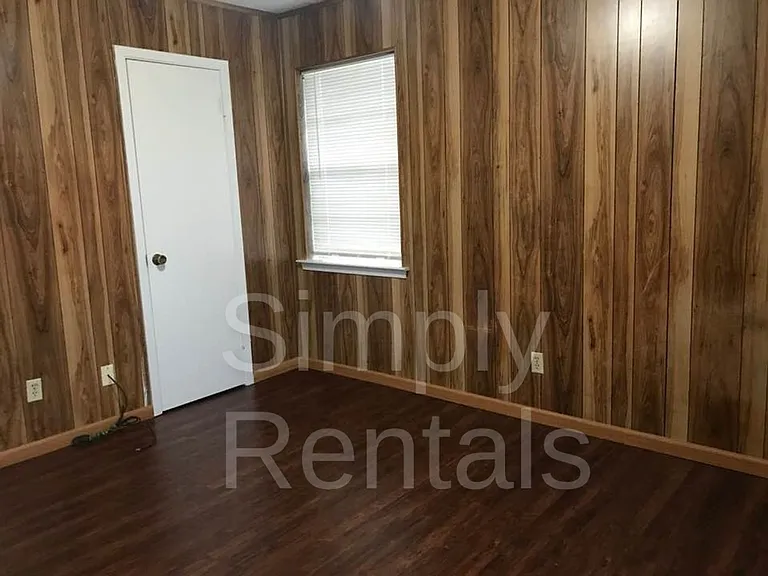 409 Maple St — Photo 17