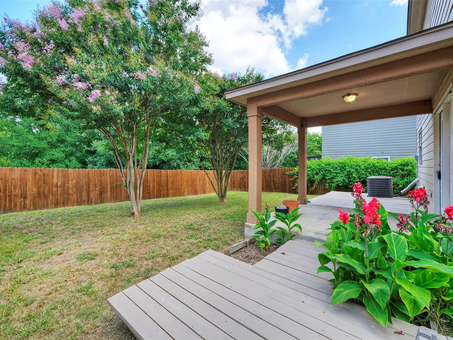 4 bed, 2.5 bath, 1945 sqft, $2,145 — Photo 3
