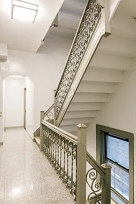 Rented by Sky Management | media 33