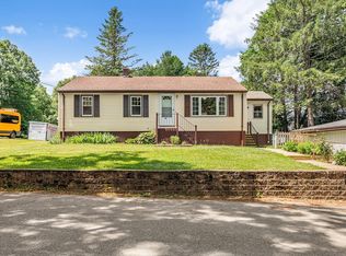 90 Towtaid St, Leicester, MA 01524