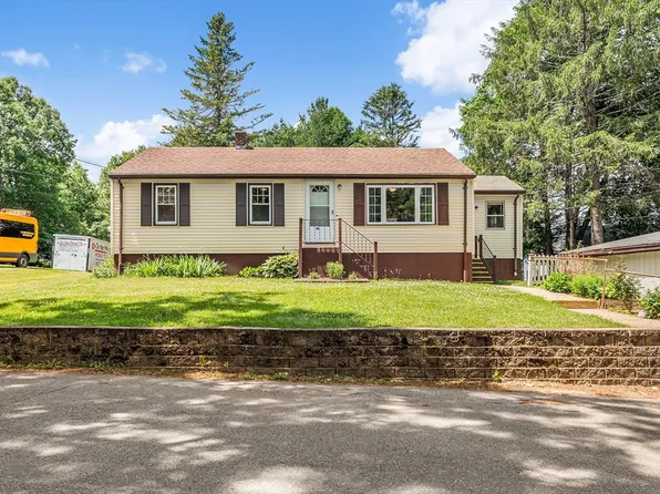 90 Towtaid St, Leicester, MA 01524