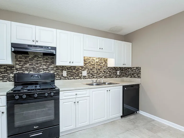 7509 Stonehenge Way — Photo 6