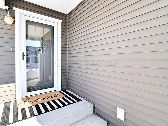 3rd image of 102 37th Ave E