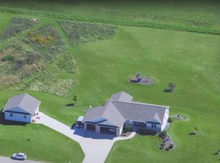 N6244 Blarney Stone Dr, Albany, WI