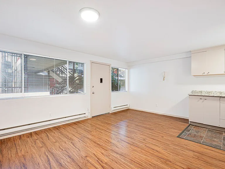 Malabar Apartments — Photo 10