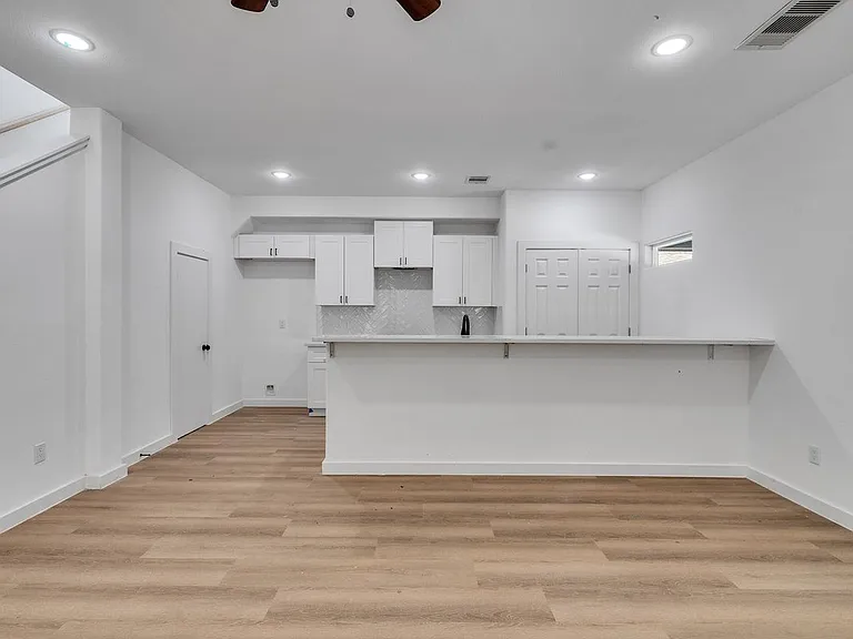 1052 N Lane St — Photo 8