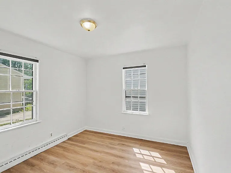 114 Eastlawn Dr — Photo 10