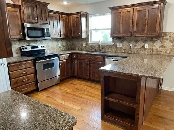 3rd image of 2415 Shenandoah Dr