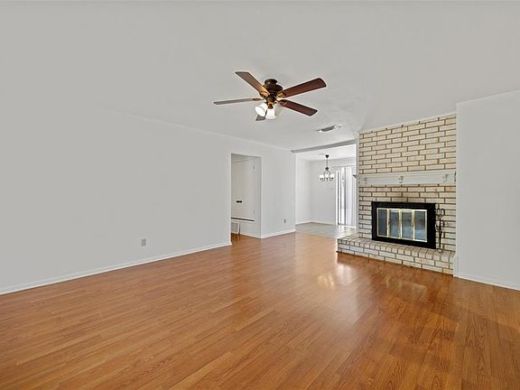 5th image of 900 Emerson Dr