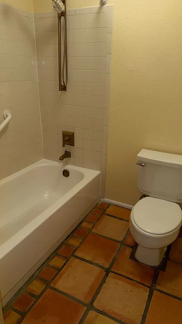 Spacious Towhhouse with Sautillo Tile — Photo 4