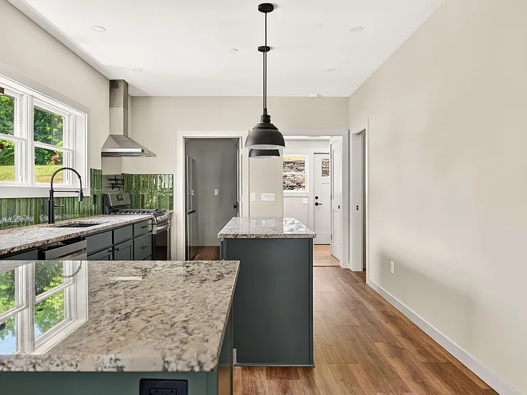 176 Hudson St #3 — Photo 2