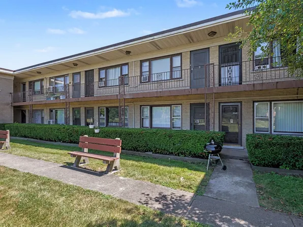 12 King Arthur Ct APT 12, Northlake, IL 60164