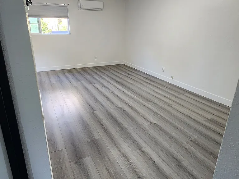 3765 Winona Ave — Photo 2
