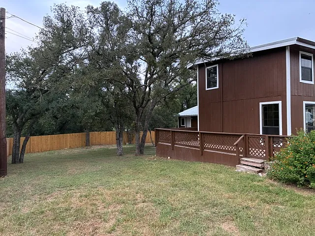 823 Cypress Ln — Photo 10
