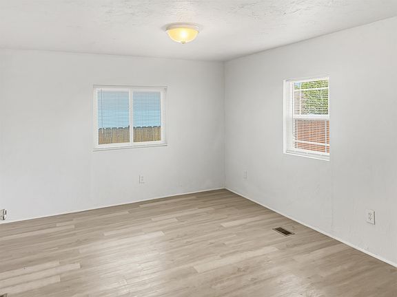 5th image of 262 Red Cliffs Dr
