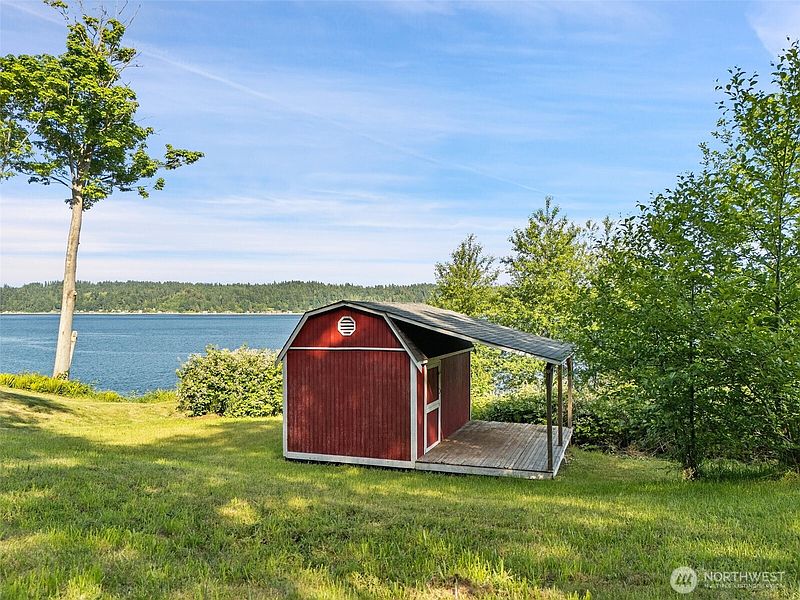 2nd image of 10509 SE Vashon Vista Drive