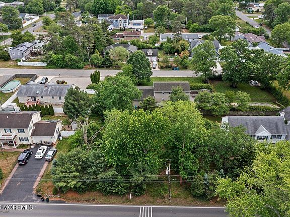 3rd image of 716 Commonwealth Boulevard