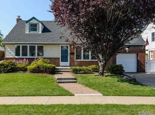 1083 Lydia Dr, Franklin Square, NY 11010