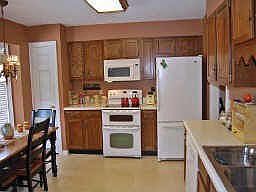 huge eat in kitchen