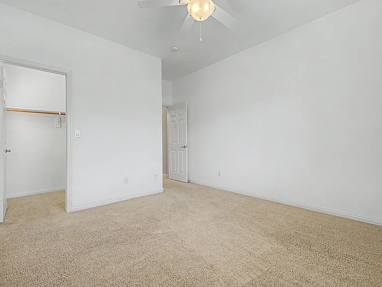 4204 Lower Saxon Ave — Photo 30