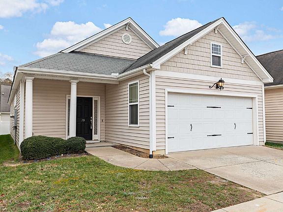 3rd image of 19 Denby Cir