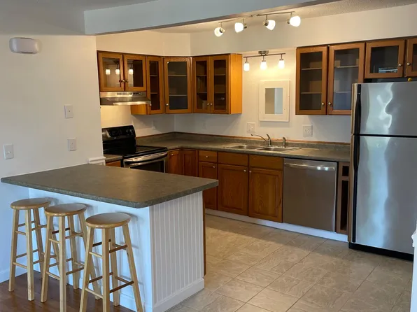 25 School St APT 2, Dover, NH 03820