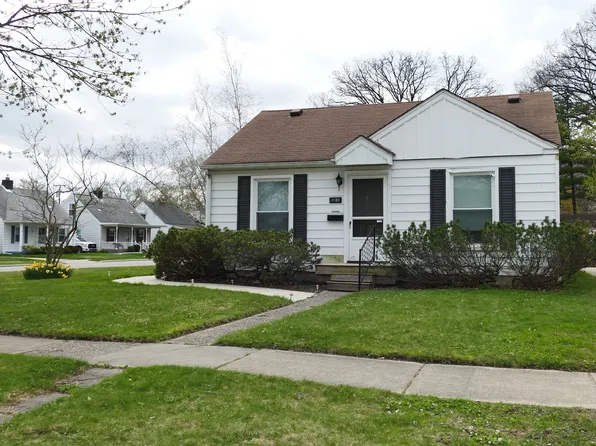 4568 Columbus St, Wayne, MI 48184
