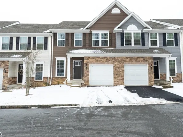 28 Trailwood Dr, Mount Arlington Boro, NJ 07856