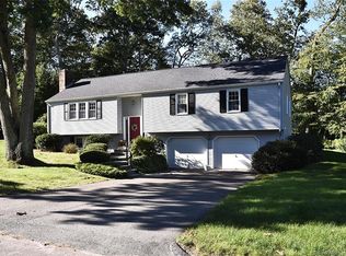 3 Winthrop Ct, Waterford, CT 06385