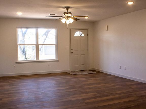 4th image of 1129 N Greenwich Ave