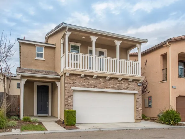 6290 E Creek View Ln, Fresno, CA 93727