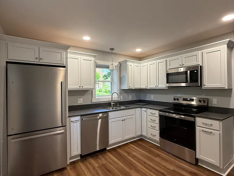23 1/2 E Washington Ave — Photo 4