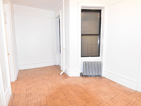 3rd image of 727 E 156th St #1A