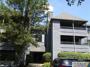 908 Woodhaven Dr, Edison, NJ