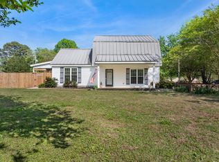 10 Montclair Dr, Killen, AL 35645
