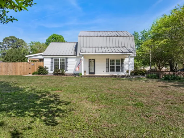 10 Montclair Dr, Killen, AL 35645