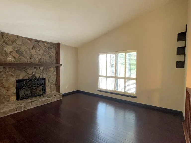 1265 Herrington Rd — Photo 4