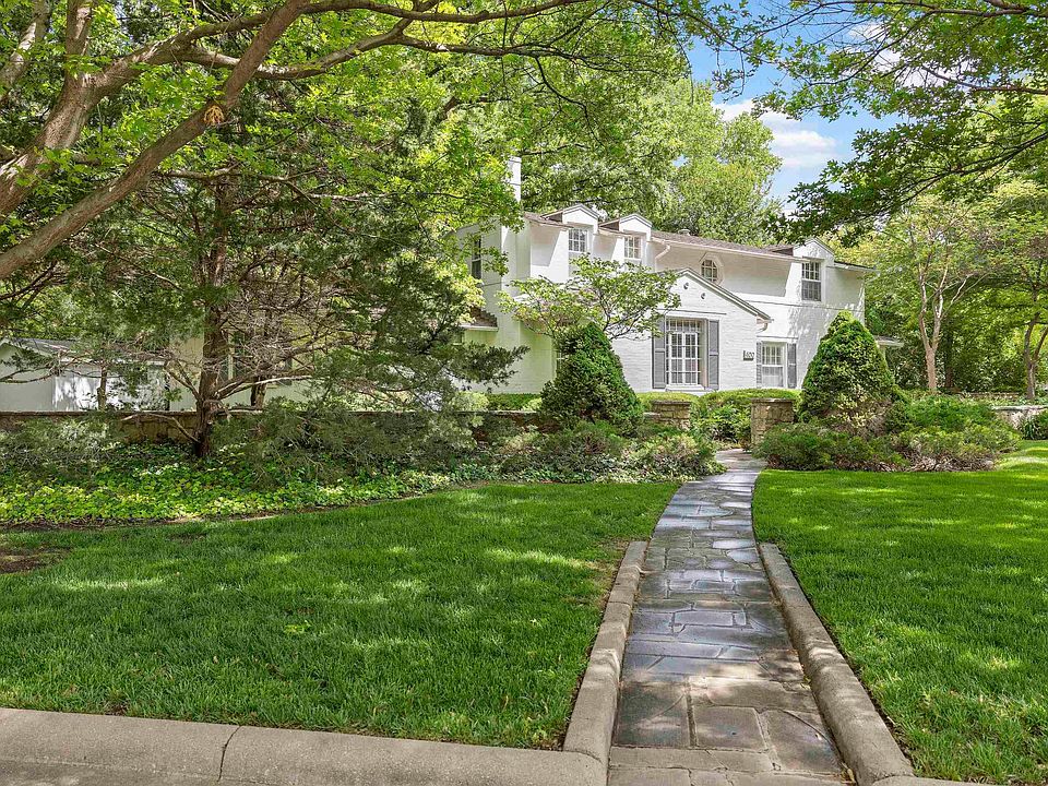 1st image of 400 Hyde Park Dr