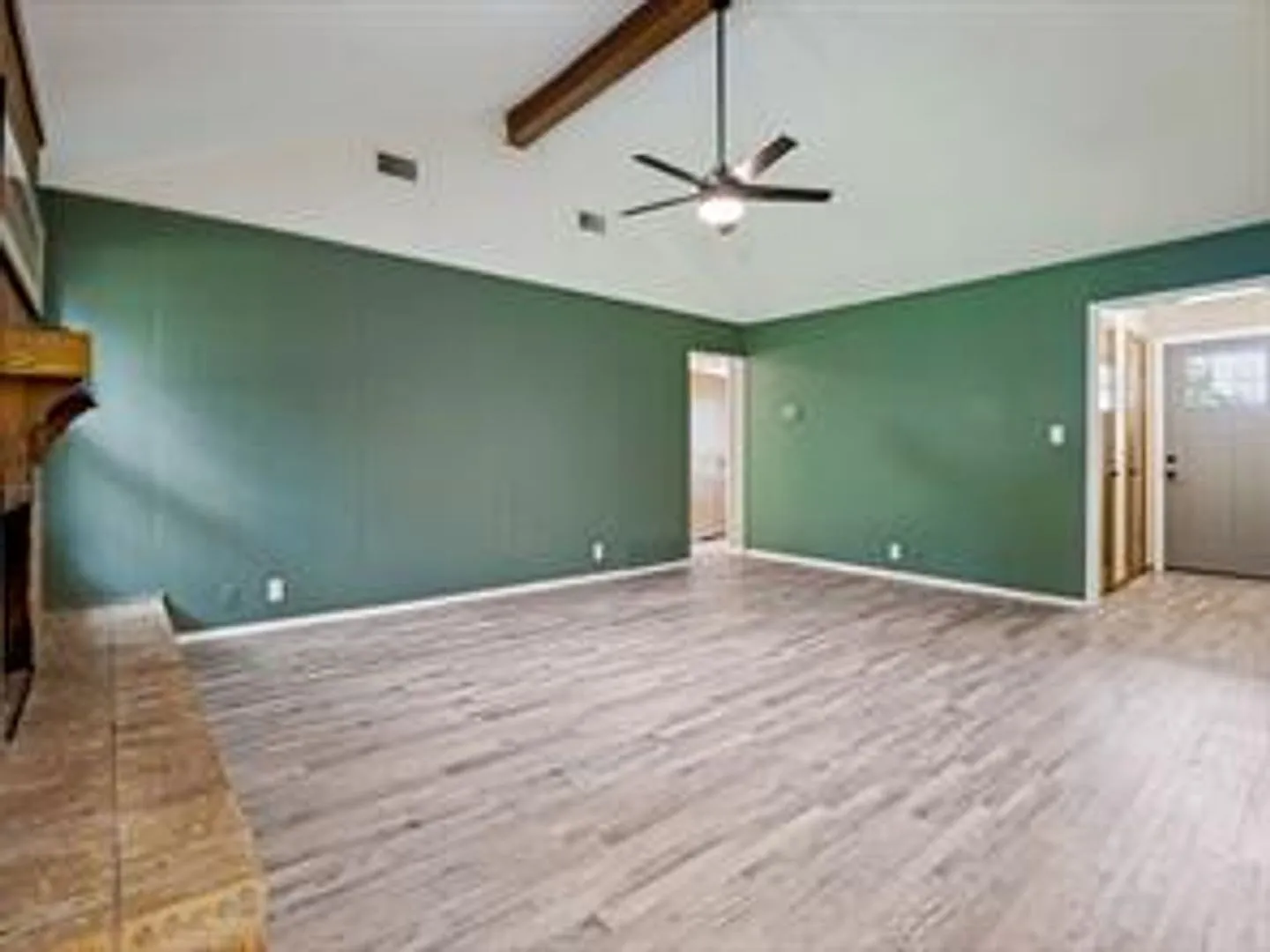 Discover your dream home in the heart of Bedford, TX, — Photo 3
