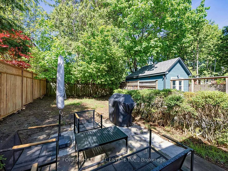138 Castlewood Rd — Photo 25