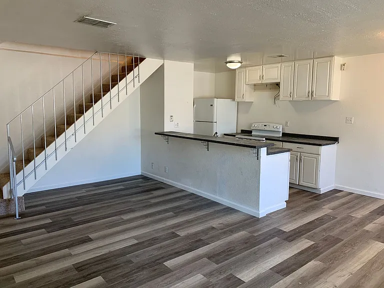 2106 Peppertree Way #3 — Photo 2