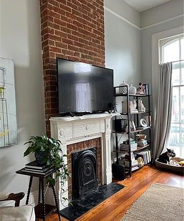 2nd image of 5117 Laurel St