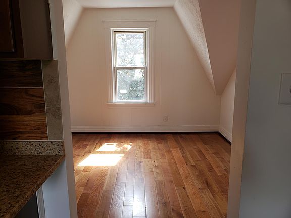 4th image of 202 Goddard St #2