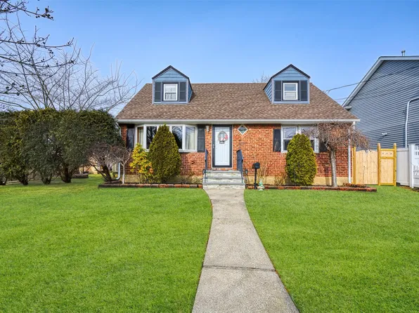 261 N Maple Street, Massapequa, NY 11758