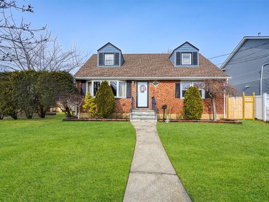 261 N Maple Street, Massapequa, NY 11758
